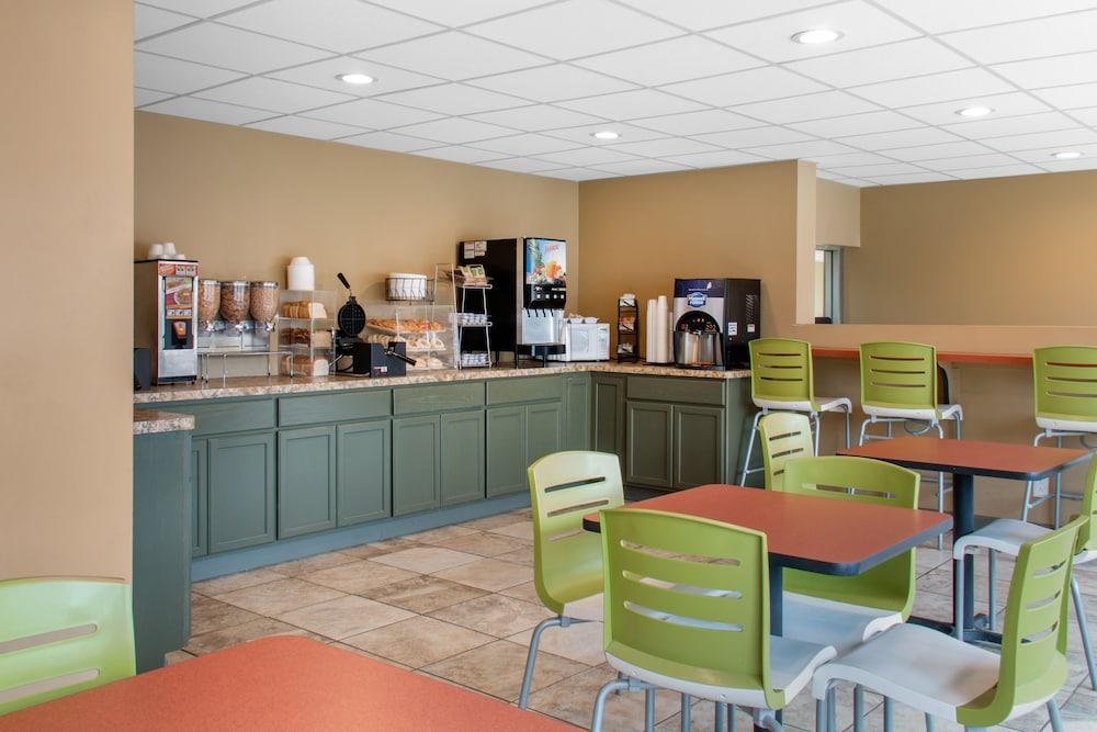 Econo Lodge Inn & Suites Binghamton Zewnętrze zdjęcie