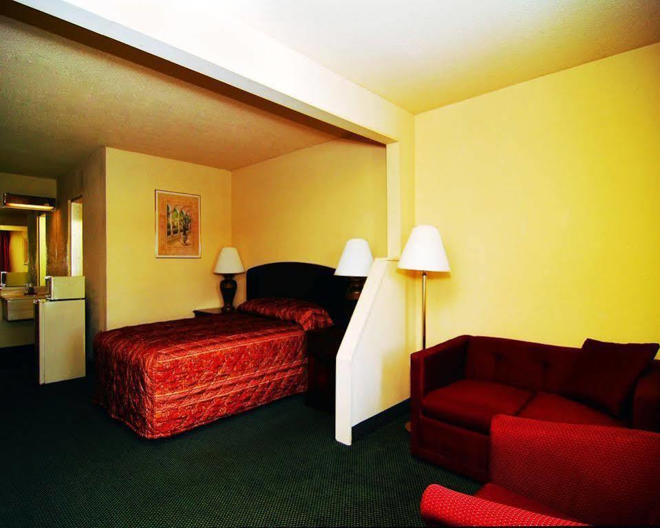 Econo Lodge Inn & Suites Binghamton Zewnętrze zdjęcie