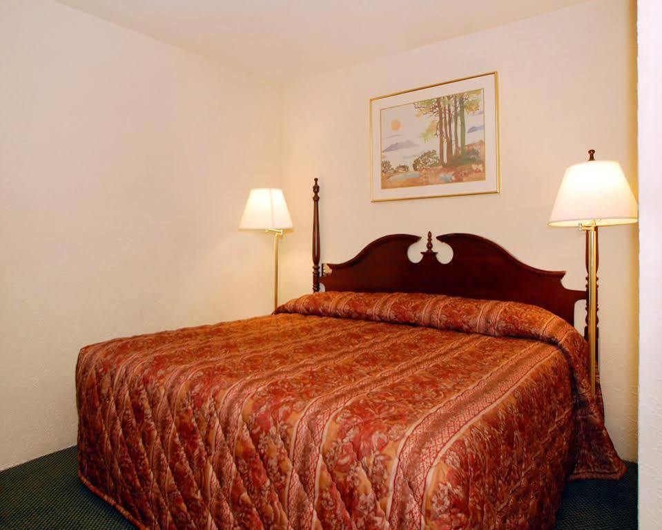 Econo Lodge Inn & Suites Binghamton Zewnętrze zdjęcie