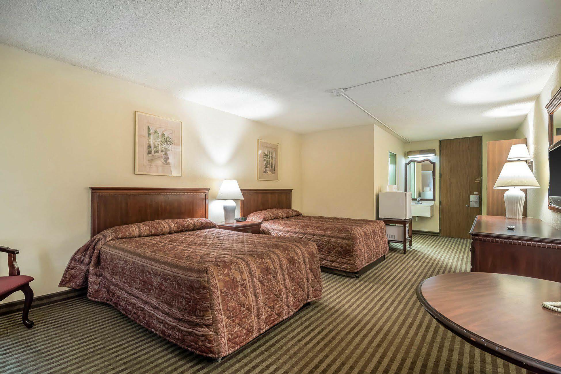 Econo Lodge Inn & Suites Binghamton Zewnętrze zdjęcie